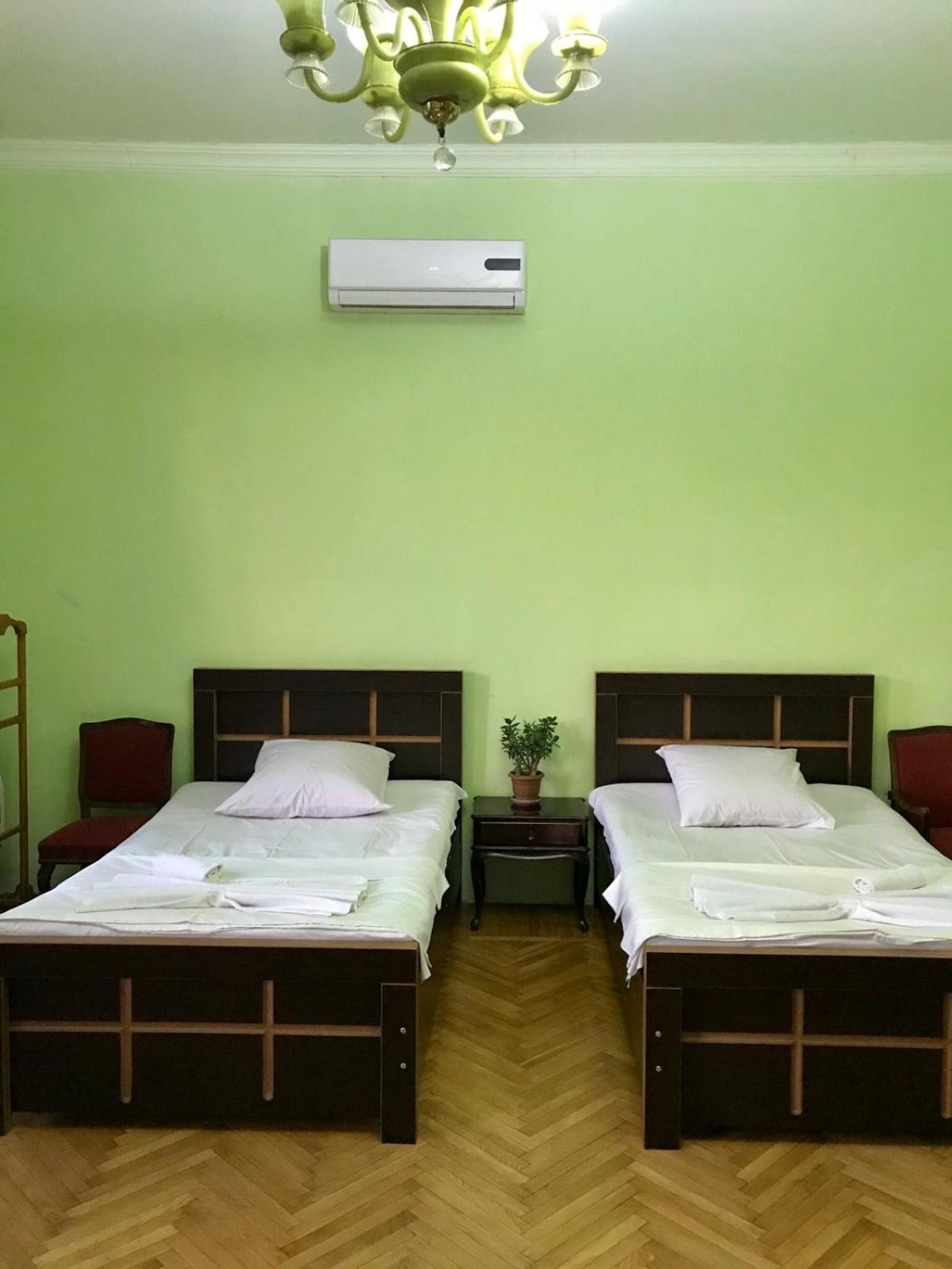 Guest House Nona كوتايسي الغرفة الصورة