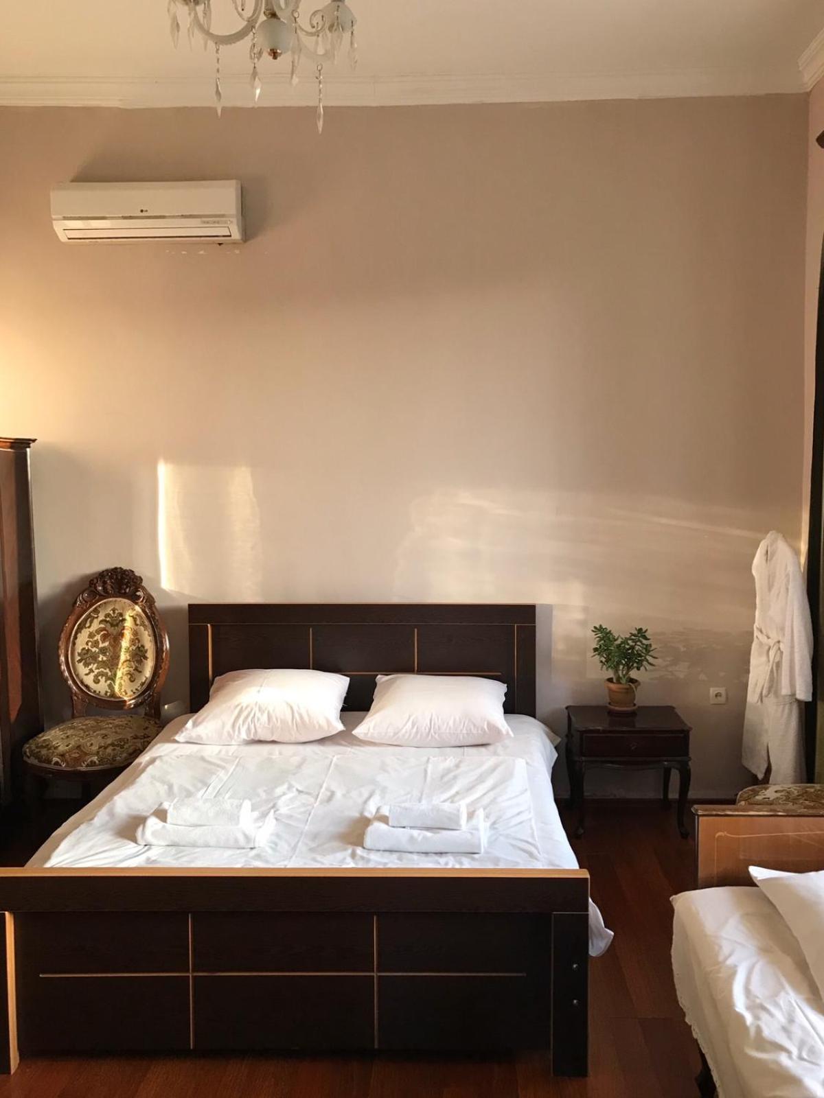 Guest House Nona كوتايسي الغرفة الصورة